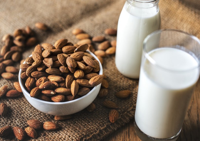 You are currently viewing Is Almond Milk Good for Your Teeth?