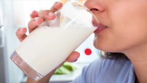 Read more about the article Four Reasons Why You Should Avoid Dairy After Dental Implants
