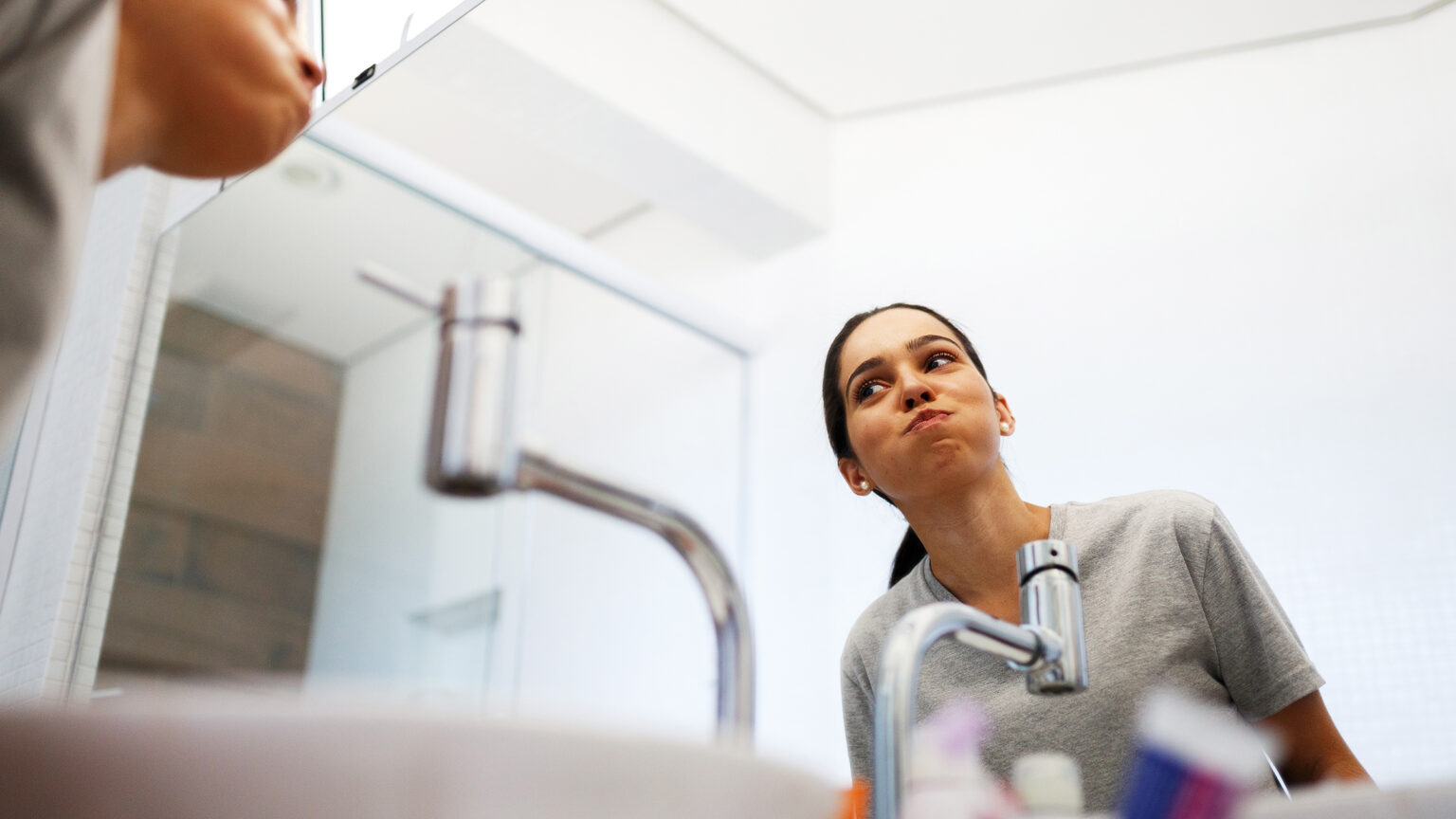 Should You Brush Your Teeth After Throwing Up? Teethandtooth